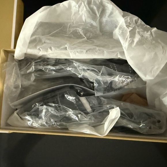 NEW Michael Kors Mandy Leather Slide Sandal - NWT - Black - Size 6 - Picture 3 of 5